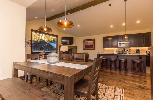 Keystone House | Shuttle Nearby, Minutes Away from Gondola, Shopping, Restaurants, and More!