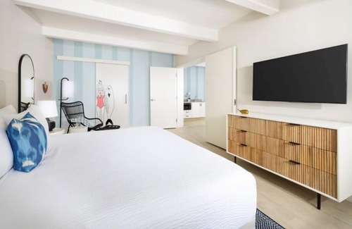New Town Hotel | Shuttle to Town, Stay for the Party, Poolside Fun | Key West’s New Hot Spot
