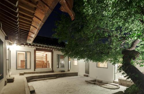 Seochon Hotel | Side Hanok Residence