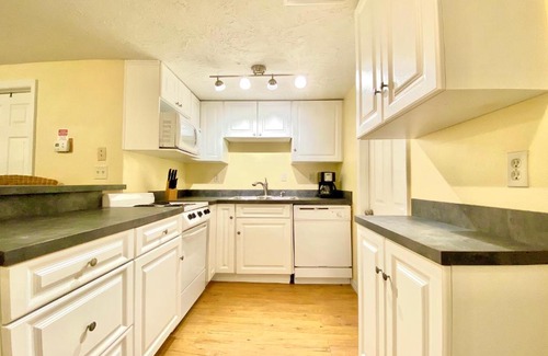 Siesta Key Village House | Siesta Beach Cottage, Sleeps 6, Walk to Beach, Stores, & Restaurants