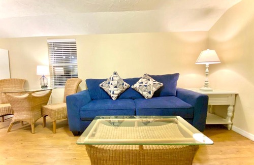Siesta Key Village House | Siesta Beach Cottage, Sleeps 6, Walk to Beach, Stores, & Restaurants