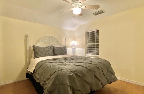 Siesta Key Village House | Siesta Beach Cottage, Sleeps 6, Walk to Beach, Stores, & Restaurants