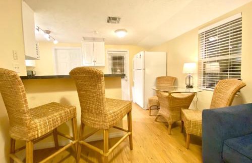 Siesta Key Village House | Siesta Beach Cottage, Sleeps 6, Walk to Beach, Stores, & Restaurants