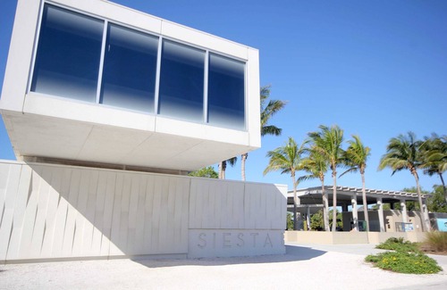 Aloha Kai Apartment | Siesta Key Getaway: Sun, Pool, & Fun