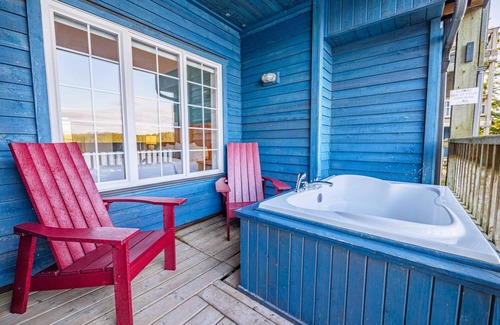 Ucluelet Condo | SIGNATURE COLLECTION TWO BEDROOM KING SUITE + SOAKER TUB ON PATIO