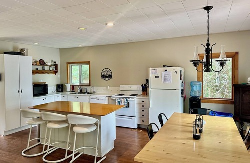 Wentworth-Nord Ski Chalet | Silk Spacious Lakefront Cottage: Flat Beach, Great View, 5 min to store & SAQ