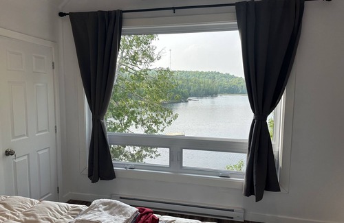 Wentworth-Nord Ski Chalet | Silk Spacious Lakefront Cottage: Flat Beach, Great View, 5 min to store & SAQ
