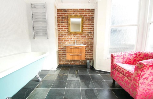Brighton City Centre Apartment | Sillwood Balcony Apartment - Central - by Brighton Holiday Lets