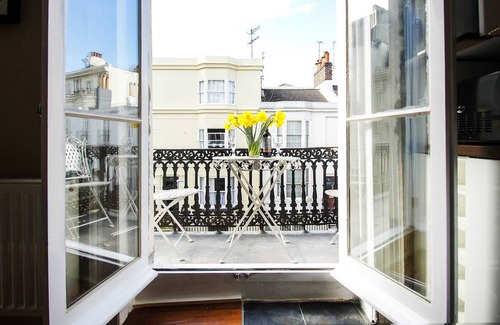 Brighton City Centre Apartment | Sillwood Balcony Apartment | by Brighton Holiday Lets
