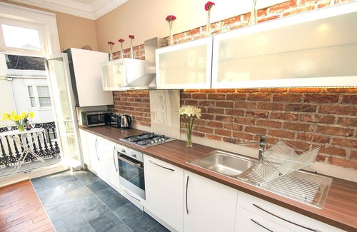 Brighton City Centre Apartment | Sillwood Balcony Apartment | by Brighton Holiday Lets