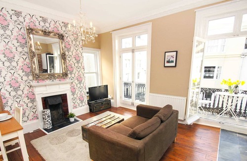 Brighton City Centre Apartment | Sillwood Balcony Apartment | by Brighton Holiday Lets