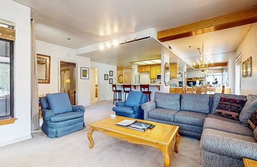 Mammoth Lakes Condo | Silver Bear 18 Walk to Canyon Lodge, Cozy, Underground Parking by RedAwning
