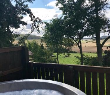Cupar Ski Chalet | Silver Birch Lodge with Hot Tub
