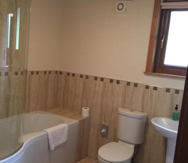 Cupar Ski Chalet | Silver Birch Lodge with Hot Tub
