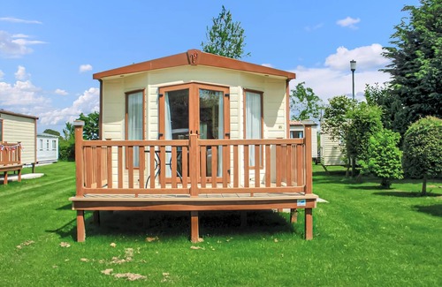 York House | Silver grade caravan with one double bedroom and one twin.