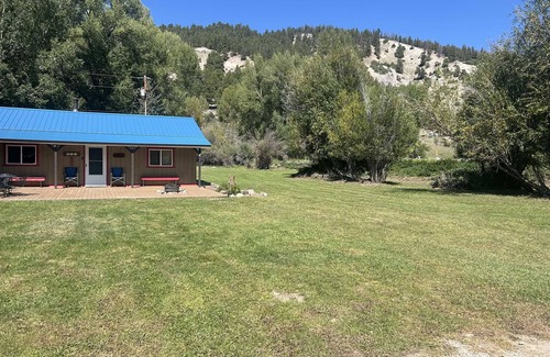 Lake City Cabin | Silver Lining - Great Cabin on a Quiet Street Adjacent to Pete's Lake Trailhead