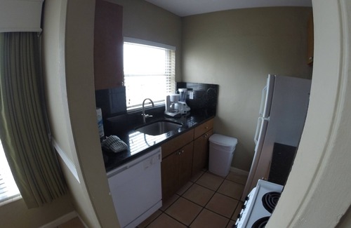 Central Beach Apartment | Silver Seas Beach Resort