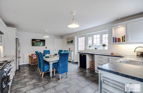 Markfield House | Silver Stag Properties, Luxurious 4 BR Haven