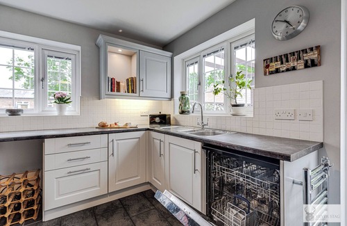 Markfield House | Silver Stag Properties, Luxurious 4 BR Haven