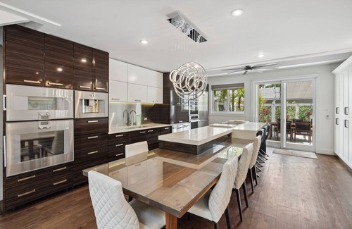 Seven Mile Beach Apartment | Silver Thatch House – Luxe Cayman Islands Beach Stay Near Dining & Shops