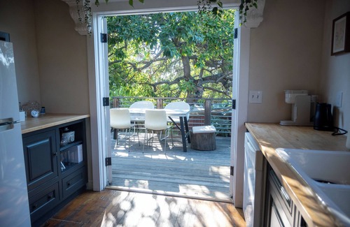 Silver Lake House | Silverlake's Bali Bungalow - ideal location, private balcony, A/C, free laundry!