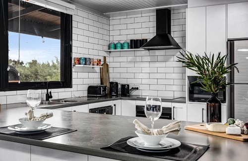 Carrickalinga House | Silvers Anchor 2 Bennett Street