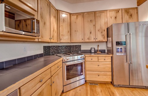 Wildernest House | Silverthorne Wildernest Retreat Stunning Views, Private Hot Tub and Pet Friendly