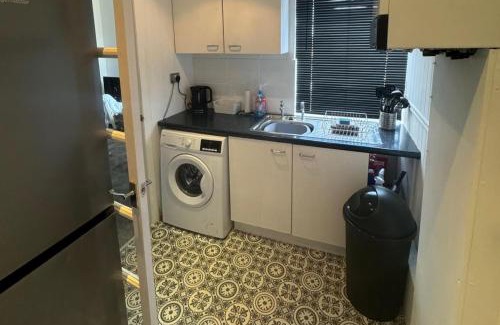 Heaton Apartment | Simonside Apartment - Sleeps 6 -Parking