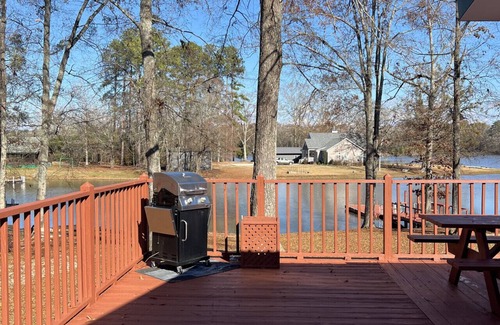 Saluda House | Simple Blessings | A View in Every Room | Sleeps 6