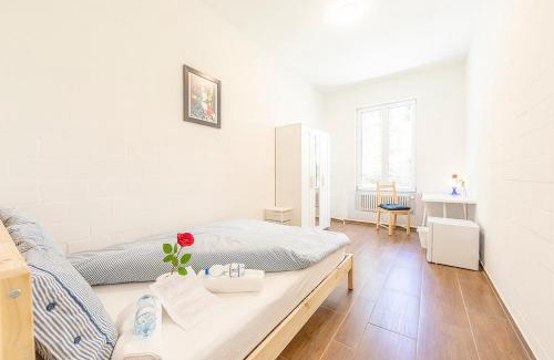 St. Gallen House | Simple Rooms - Yellow Inn vis a vis OLMA