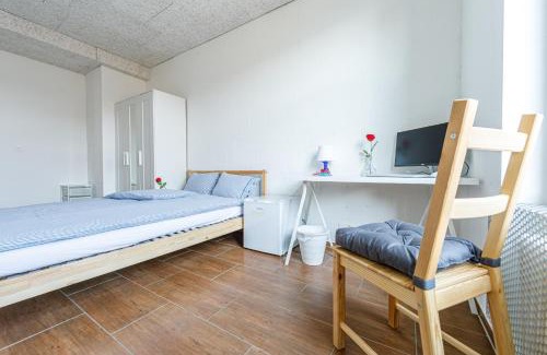 St. Gallen House | Simple Rooms - Yellow Inn vis a vis OLMA