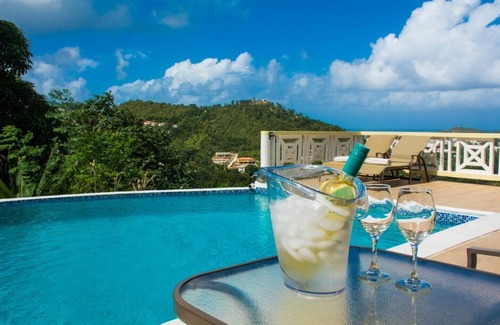 Marisule House | Simply Heavenly!Self Catered Apartments With Huge Pool - One-Bedroom Apartment