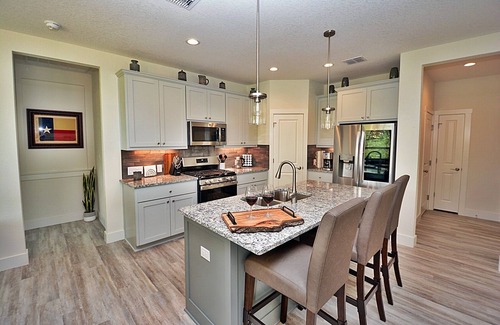 Canyon Lake House | Simply Irresistible, Family & Pet Friendly, 5 Minutes to Lake & River