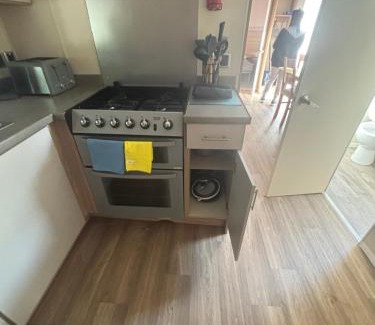 Clacton-on-Sea Cabin | Singh&Leite Family caravan for 10 people with 2toilets and lovely Decking