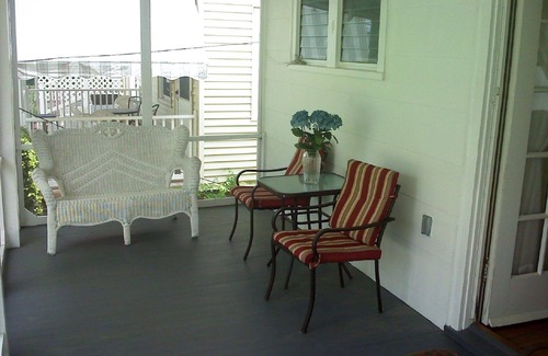 Gardens Cottage | Single cottage in the Gardens - walk to the beach and boardwalk