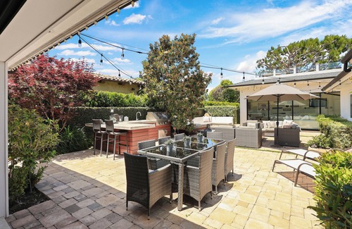 Corona del Mar House | Single level private home with spa, great outdoor space and close to CdM beaches