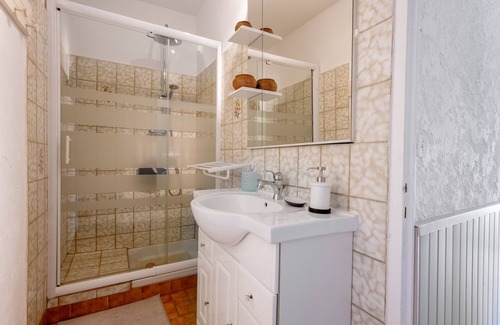 Merindol-les-Oliviers House | Single room-Le Ventoux-Comfort-Ensuite with Bath-Countryside view