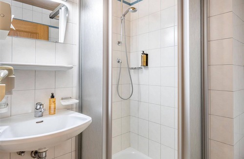 Maurach Cottage | Single room (12 m²) - balcony 3-6 nights - Hotel Klingler - adjoining building