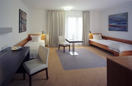 Hellerberge House | Single room, shower or bath, WC - Akademiehotel