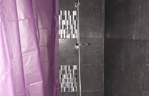 Birmingham House | single room wirh shared bathroom