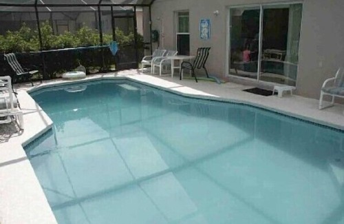 Historic Downtown Kissimmee Villa | Single Storey 5 Bed 3 Bath Villa with Pool, HD-TV , private beach + WiFi