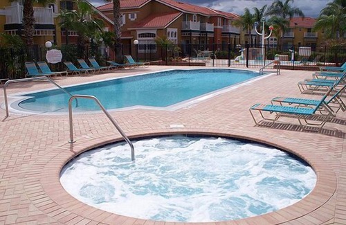 Historic Downtown Kissimmee Villa | Single Storey 5 Bed 3 Bath Villa with Pool, HD-TV , private beach + WiFi