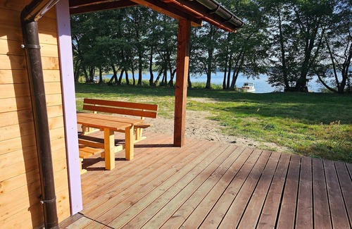 Szczecinek House | Single-story holiday home by the lake