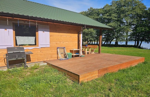 Szczecinek House | Single-story holiday home by the lake