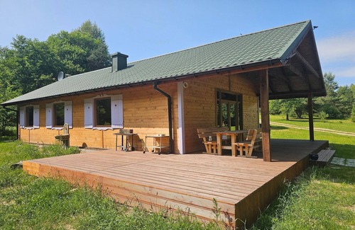 Szczecinek House | Single-story holiday home by the lake