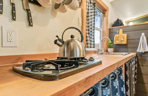 Sherwood Apartment | Sip and Stay Here! Close to Oregon Wineries - Unique Northwest Vacation Rentals