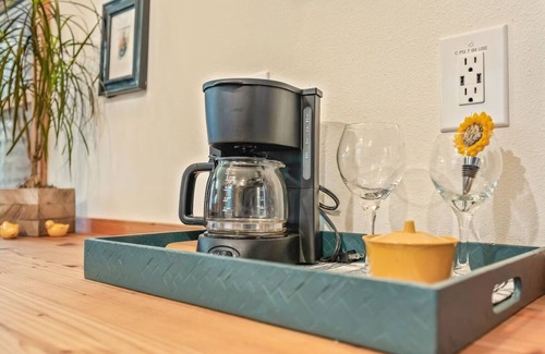 Sherwood Apartment | Sip and Stay Here! Close to Oregon Wineries - Unique Northwest Vacation Rentals