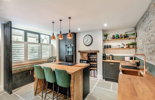 Tideswell Cottage | Situated perfectly in this quaint village of Tideswell.