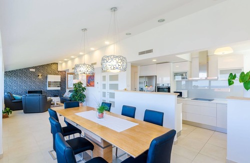 Mlini Villa | Six Bedroom Villa with Terrace and Swimming Pool