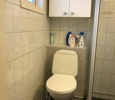 Fransta Apartment | Sjönära lägenghet på landet